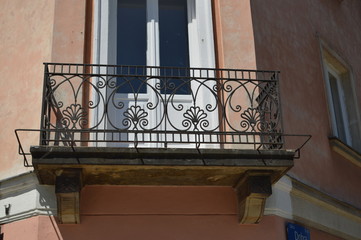 Balkon w starej kamienicy