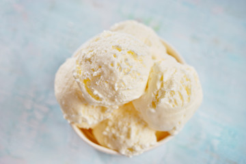Vanilla white ice cream