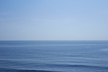 Obraz premium Blue sea waves and sky