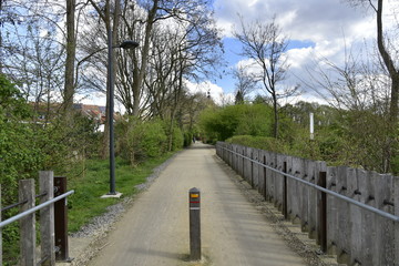 La Promenade Verte du sud de Bruxelles sous une timide &eacute;claircie printani&egrave;re  