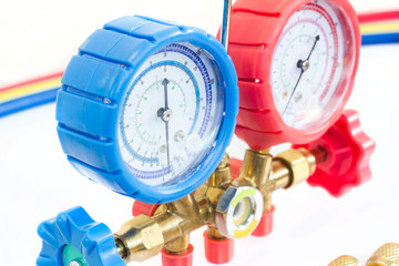 Manometers on equipment for investigate and refueling of air conditioners.