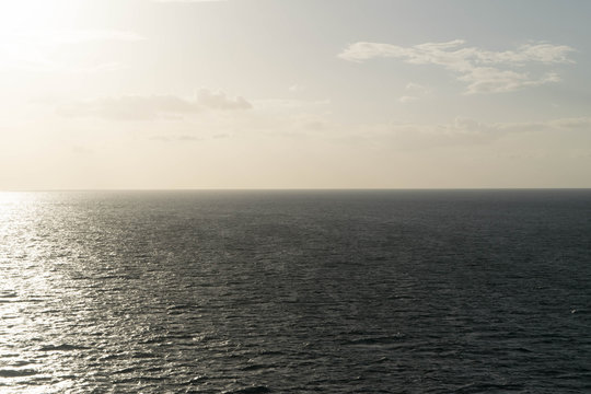 Sky, Horizon and deep sea