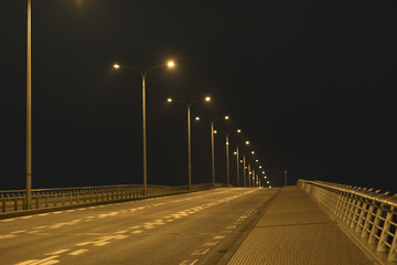 夜のハイウェイ