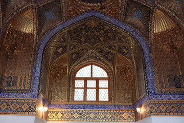 Fototapeta na wymiar Window in Aksaray mausoleum