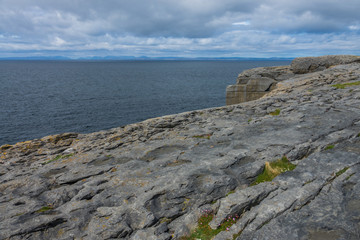 Fototapeta na wymiar Cliffs edge in Doolins Bay