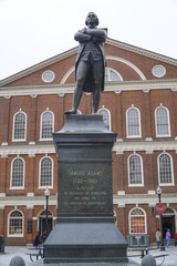 Fototapeta premium Samuel Adams statue in front of Faneuil Hall in Boston - BOSTON , MASSACHUSETTS - APRIL 3, 2017
