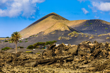 Obraz na płótnie Canvas Beautiful colors in the volcanic landscape of Lanzarote.