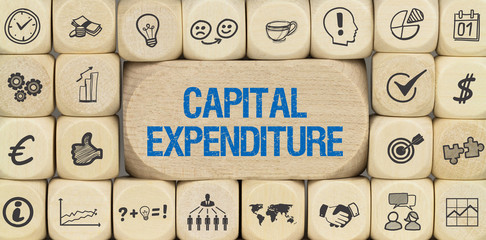 Capital Expenditure / Würfel mit Symbole