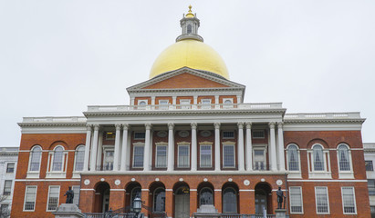 Fototapeta na wymiar Massachusetts State House in Boston - BOSTON , MASSACHUSETTS - APRIL 3, 2017