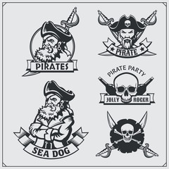 Obraz premium Set of pirate labels, emblems, badges and design elements.