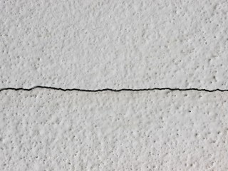 モルタル壁のひび割れ
