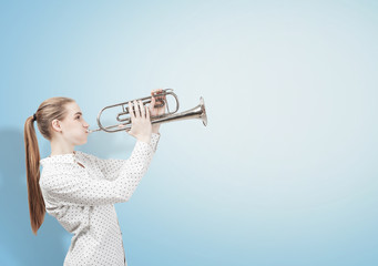 Blond woman with trumpet