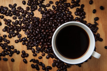Black coffee and coffee bean on wood texture background. breakfast on morning or coffee time.