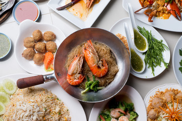 Shrimp potted with vermicelli