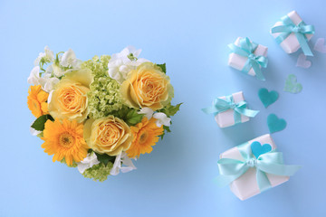 Heart shaped bouquet of yellow roses and gift boxes with heart,黄色のばらとガーベラのハート型アレンジ