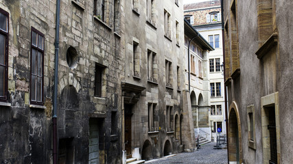 Fototapeta na wymiar Typical alley in the old part of Geneva