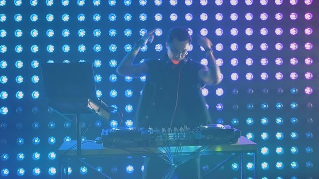 DJ moving and clapping in tact with music. HD.
