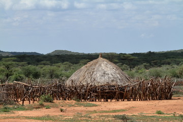 Traditionelle Strohhütten im Omo Valley von Äthiopien 
 