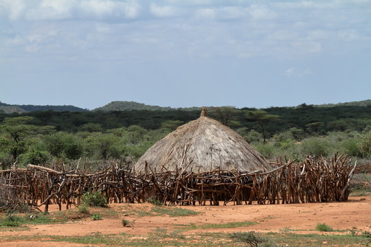 Traditionelle Strohh&uuml;tten im Omo Valley von &Auml;thiopien 
 