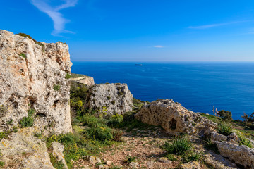 Fototapeta na wymiar Zerklüftete Felslandschaft an den Dingli Cliffs auf Malta