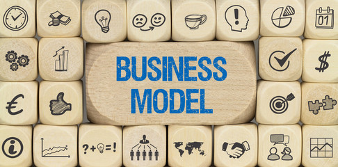 Business Model / Würfel mit Symbole