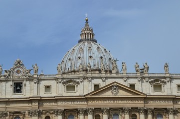 Fototapeta na wymiar die Kuppel vom Petersdom, Rom