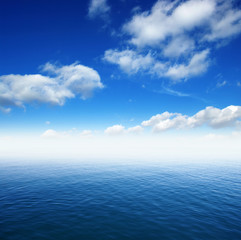 Obraz premium Blue sea and sun