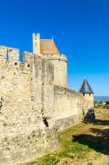 Fototapeta na wymiar Ein Teil der Burgmauer und Türme der historischen Festungsnalge von Carcassonne