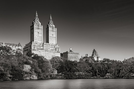 Fototapeta Sunrise on Upper West Side buildings and Central Park Lake (Black & White). Manhattan, New York City