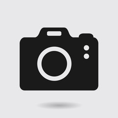 Photo camera symbol. DSLR camera sign icon. Digital camera. Flat design style. 