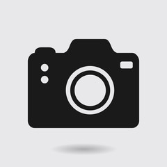 Photo camera symbol. DSLR camera sign icon. Digital camera. Flat design style. 
