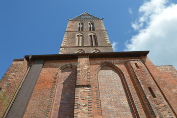 Fototapeta na wymiar Turm der Marienkirche in Wismar
