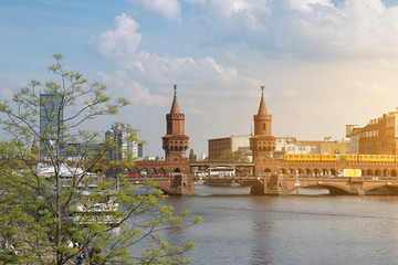 Fototapeta premium Berlin skyline, Oberbaum Bridge and river Spree panorama