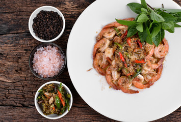 Stir fried shrimp with chili and salt