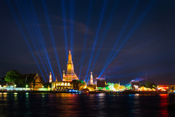 Fototapeta na wymiar Beautiful backdrop and lighting of famous Bangkok landmark at Chao Phraya River and Wat Arun, Bangkok, Thailand, the landmark of Thailand