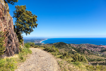 Port-Vendres vue depuis la côte de Vermeille, Pyrénées- Orientales, Catalogne, Languedoc-Roussillon, France © Warpedgalerie