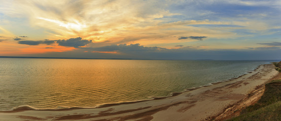 Fototapeta premium coastline sunset.