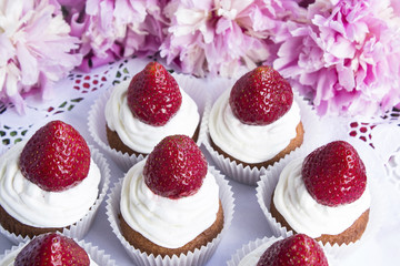 Cupcakes with Strawberries