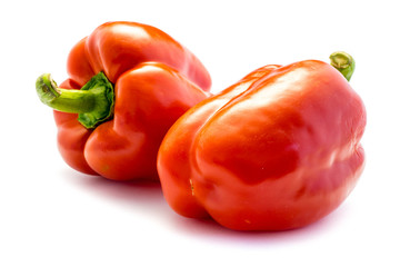 Roter Paprika Gemüsepaprika isoliert freigestellt auf weißen Hintergrund, Freisteller