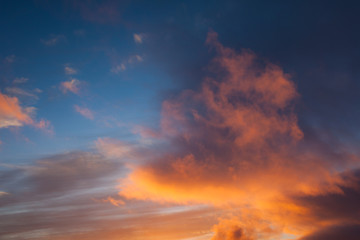 Obraz premium Sunset colors at cloud sky