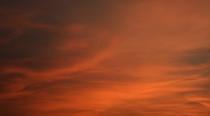 Fototapeta premium Detail cloudy sky in evening before sunset for background