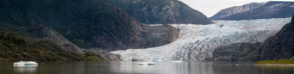 Fototapeta na wymiar Mendenhall Glacier