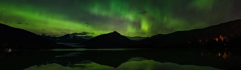 Foto op Plexiglas Noorderlicht Noorderlicht boven de gletsjer