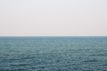 Obraz premium wave of sea with white sky