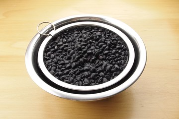 水で戻した宮古島の黒小豆（ササゲ）