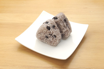 黒小豆のおむすび