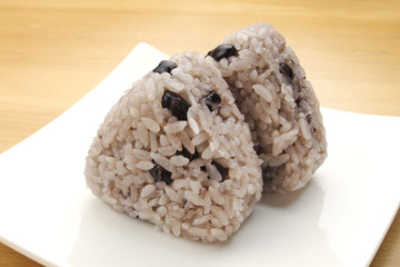 黒小豆のおむすび