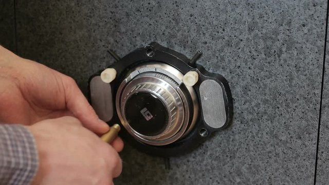  Emergency opening the safe. scan decryption code.