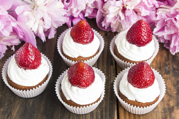Cupcakes with Strawberries
