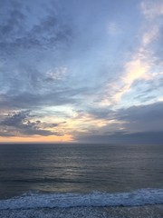 Naklejka na ściany i meble cloudy sunset at the ocean 